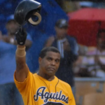 Luis polonia con unifome de las aguilas